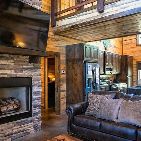 The Big Tex Luxury Cabin Is Epic Брокен-Боу Экстерьер фото