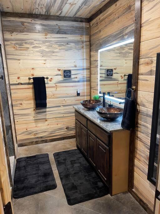 The Big Tex Luxury Cabin Is Epic Брокен-Боу Экстерьер фото