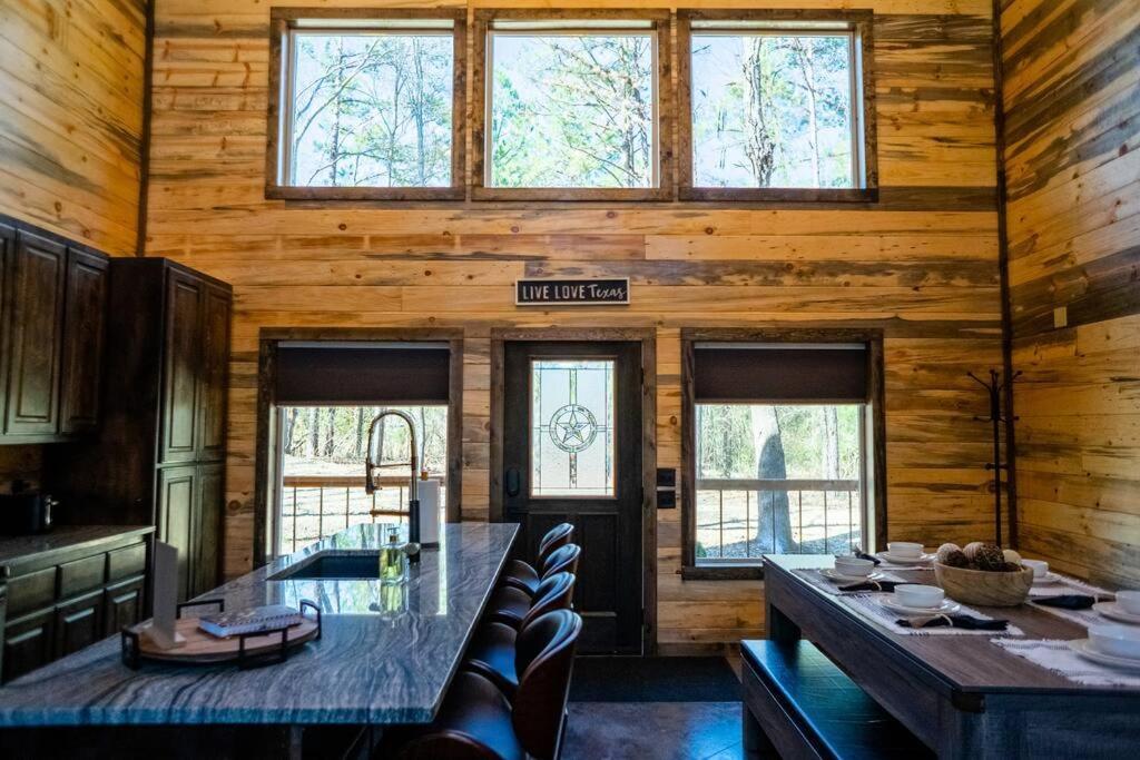 The Big Tex Luxury Cabin Is Epic Брокен-Боу Экстерьер фото