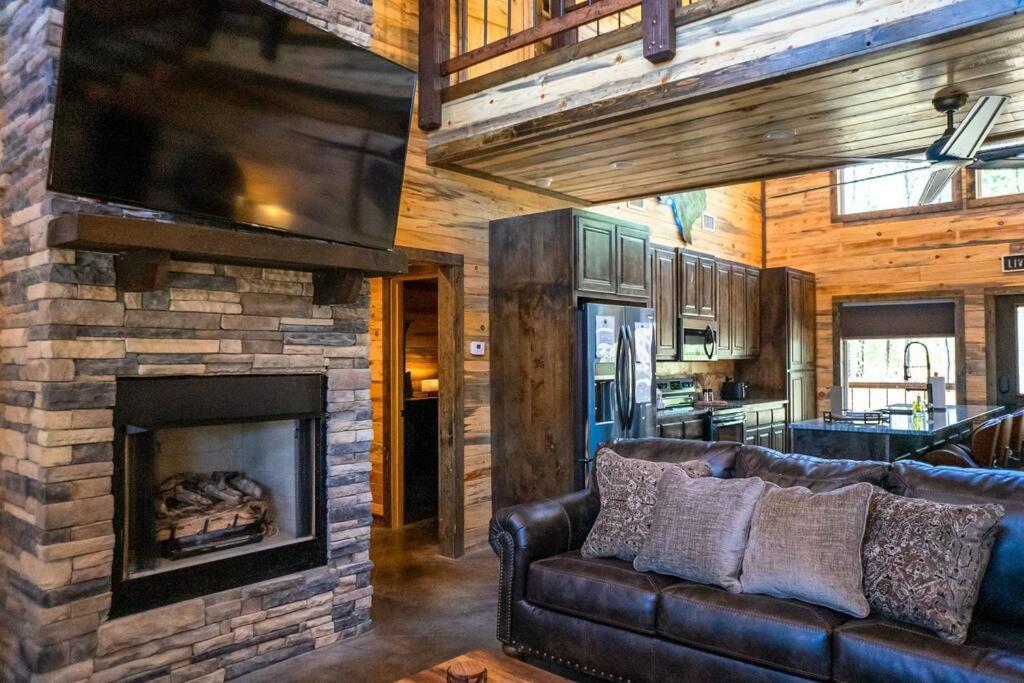 The Big Tex Luxury Cabin Is Epic Брокен-Боу Экстерьер фото
