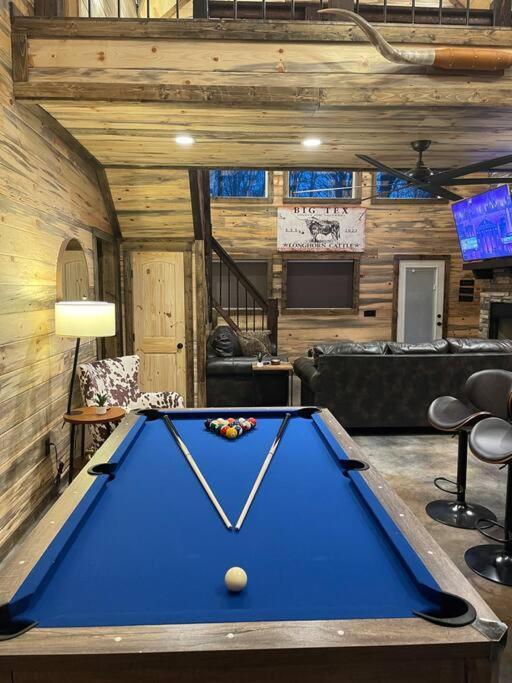 The Big Tex Luxury Cabin Is Epic Брокен-Боу Экстерьер фото
