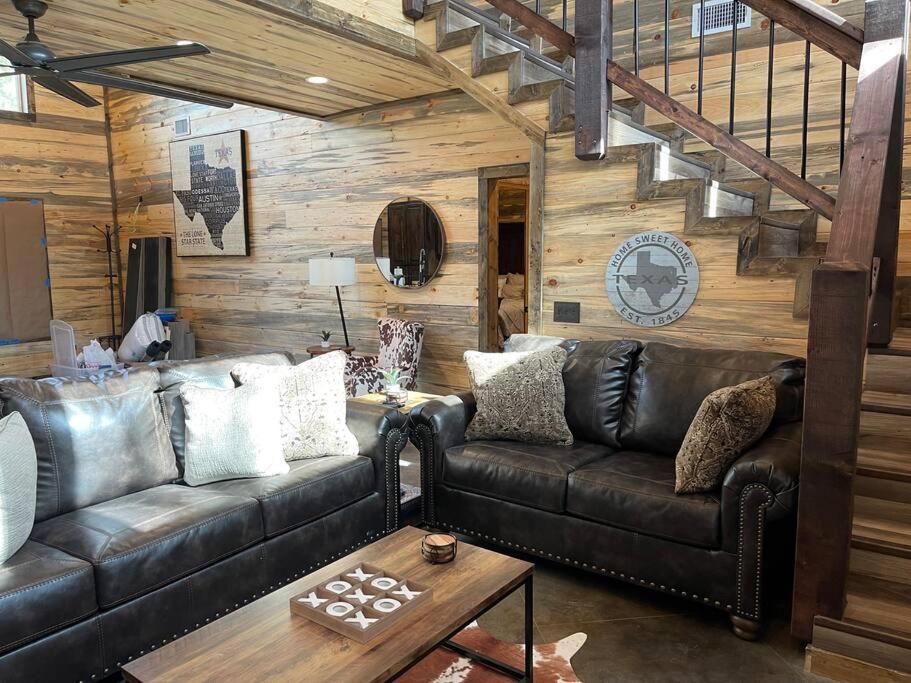 The Big Tex Luxury Cabin Is Epic Брокен-Боу Экстерьер фото
