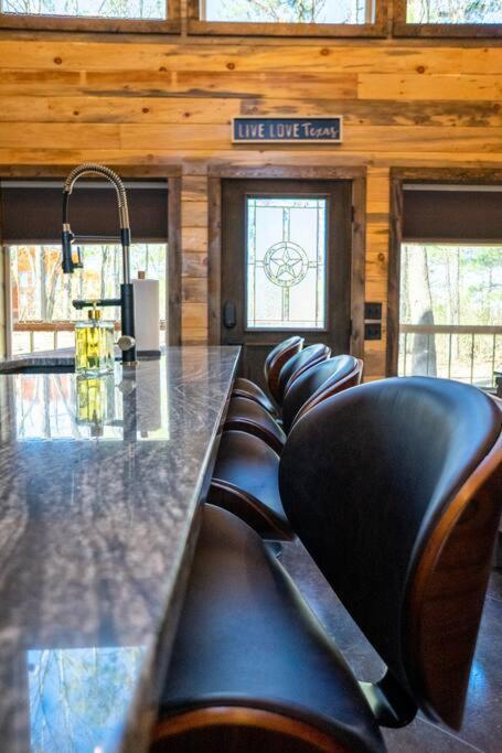 The Big Tex Luxury Cabin Is Epic Брокен-Боу Экстерьер фото