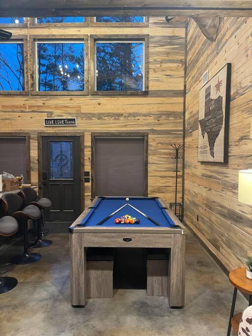 The Big Tex Luxury Cabin Is Epic Брокен-Боу Экстерьер фото