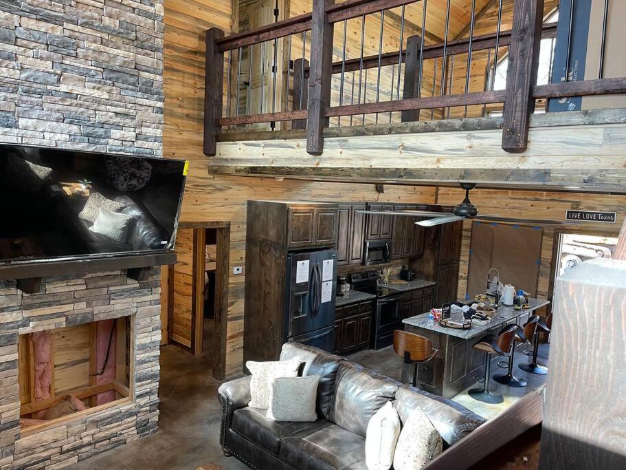 The Big Tex Luxury Cabin Is Epic Брокен-Боу Экстерьер фото