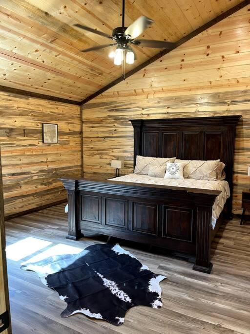 The Big Tex Luxury Cabin Is Epic Брокен-Боу Экстерьер фото