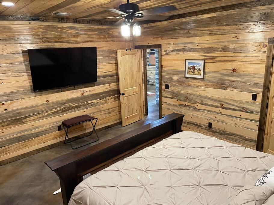 The Big Tex Luxury Cabin Is Epic Брокен-Боу Экстерьер фото