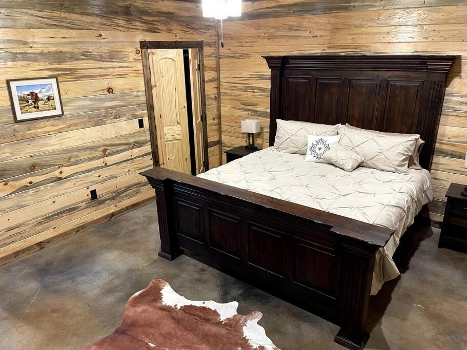 The Big Tex Luxury Cabin Is Epic Брокен-Боу Экстерьер фото