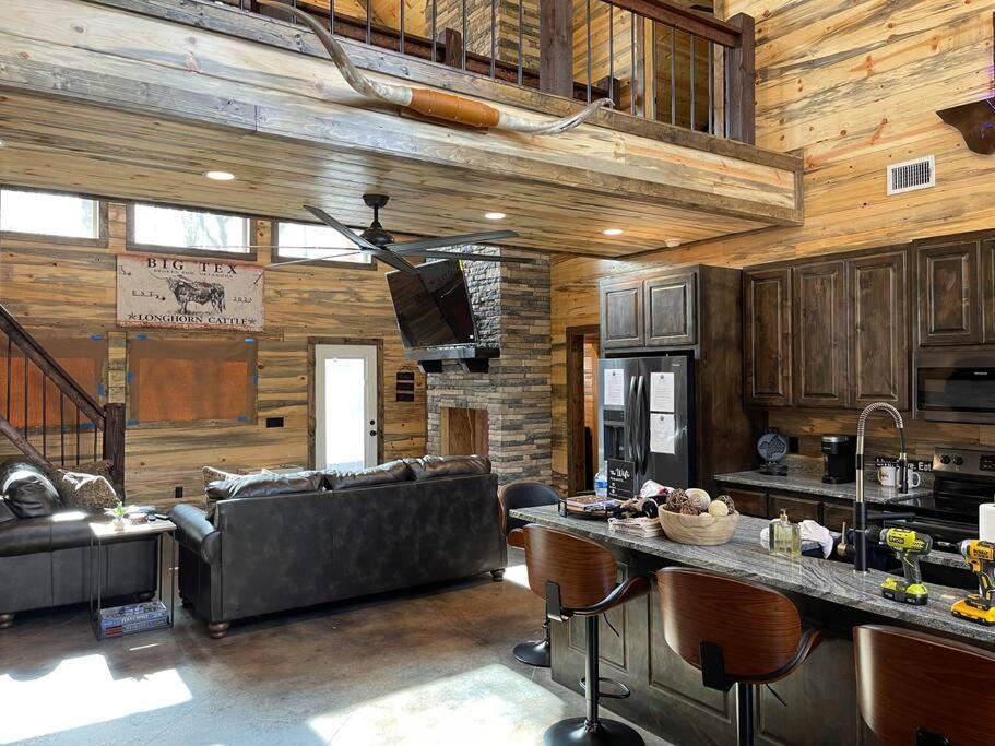 The Big Tex Luxury Cabin Is Epic Брокен-Боу Экстерьер фото
