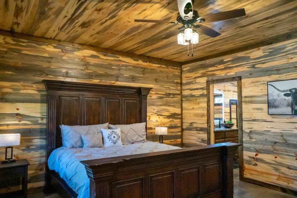 The Big Tex Luxury Cabin Is Epic Брокен-Боу Экстерьер фото