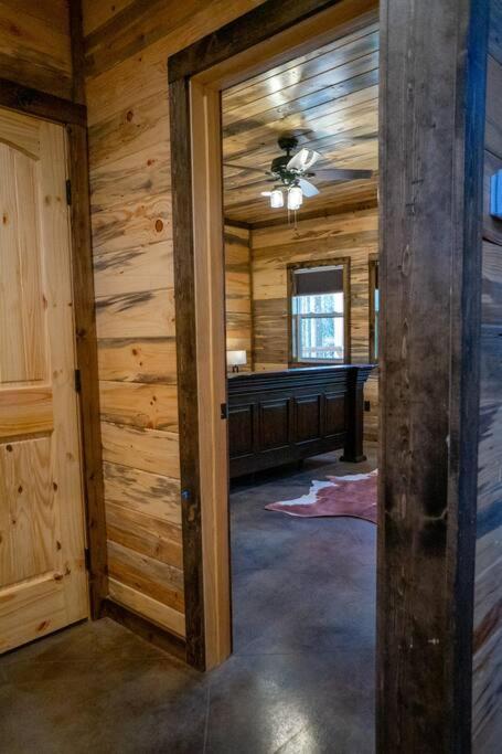 The Big Tex Luxury Cabin Is Epic Брокен-Боу Экстерьер фото