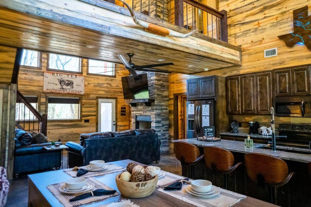 The Big Tex Luxury Cabin Is Epic Брокен-Боу Экстерьер фото